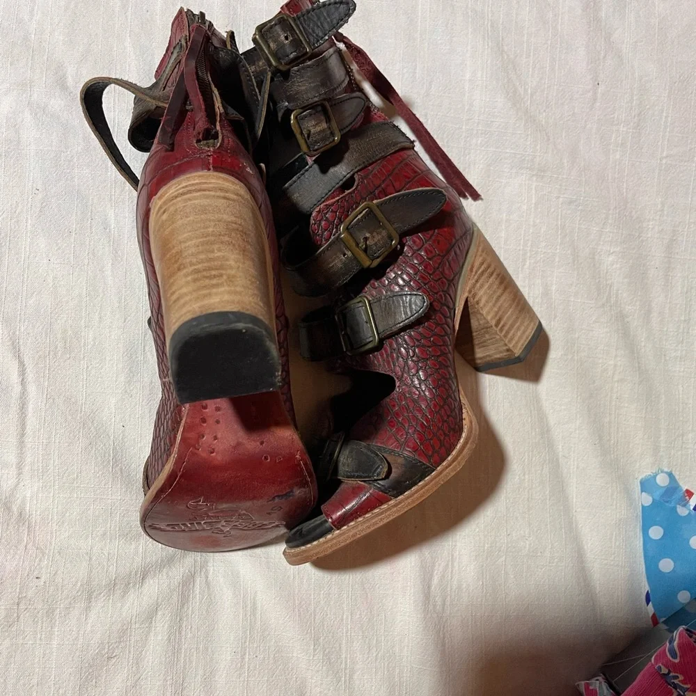 FREEBIRD by Steven Bond Red Crocodile Sandal Bootie - Size 8 - Limited Edition - Picture 6 of 13